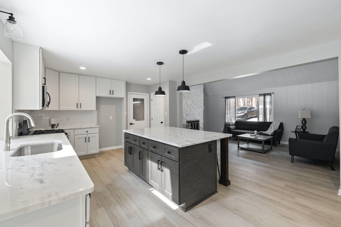 Decora Light Switch Outlet Wall Plate Cover 1-Gang Electrical Device Faceplates Unbreakable Thermoplastic Standard Size Glossy Finish White (10 Pack)