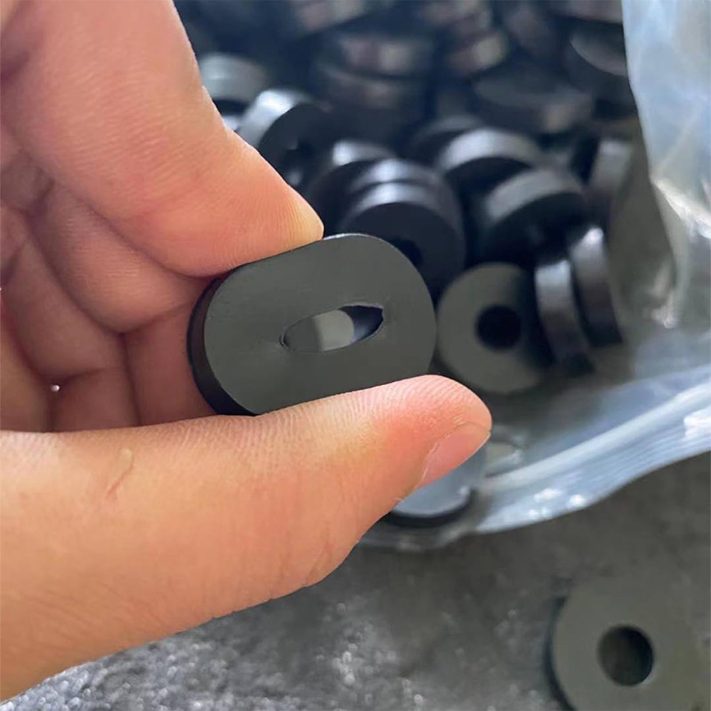 REDANHA 30 PCS Rubber Spacer 4 Sizes Black Non-Slip Thick Grommets Vibration Isolation Round Rubber Flat Washers