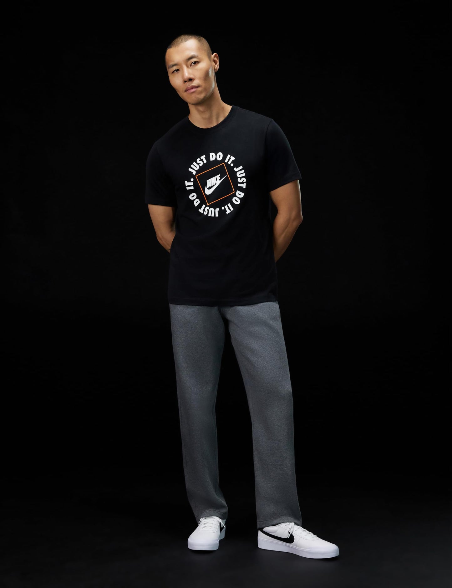 Nike Mens Sportswear Club T-Shirt (Just Do It Circle)