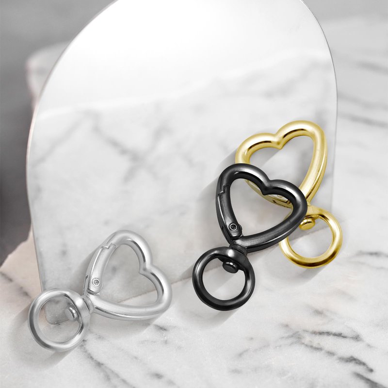 30Pcs Heart Shaped Carabiner Cute Heart Carabiner with Spring Snap Hook Zinc Alloy Swivel Keychain Clip Accessions for DIY Backpack Purse Luggage Tag
