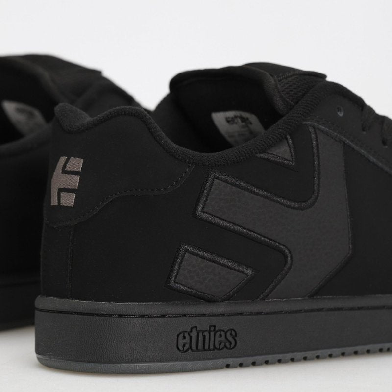 Etnies Fader β Classic Skate Heritage Style with on-Trend Puffy Look, Reinforced Cupsole, Cushioned Fit, Everyday Sneakers - Black Dirty Wash - 9.5