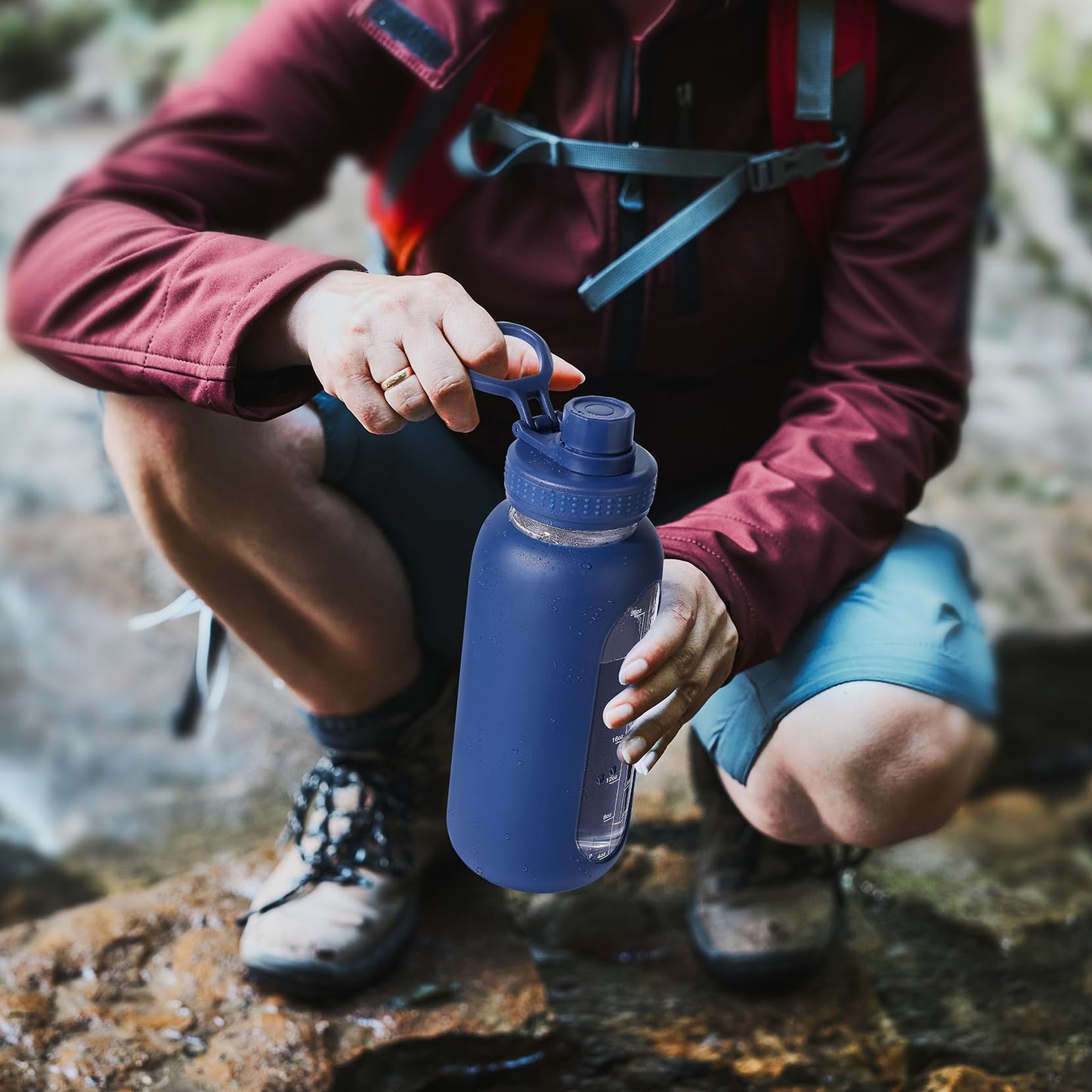 EALGRO 32 oz Glass Water Bottle with Straw and Handle, Sports Motivational Water Flask with Silicone Sleeve, Large Leakproof Water Flask Cup with Time Marker for Travel, Gym, Army Green