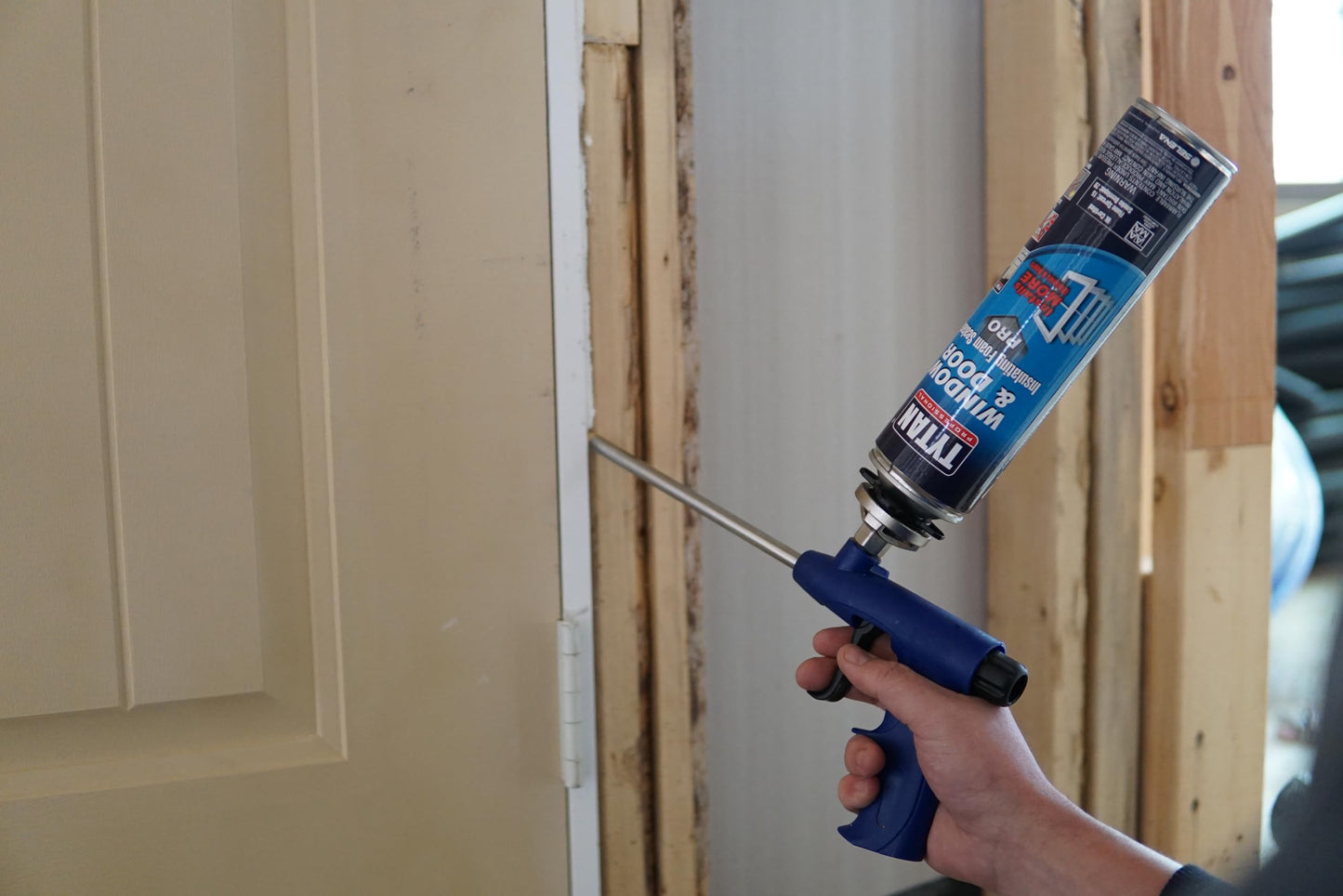 Window & Door Insulating Foam Sealant, High R-Value for Superior Insulation, Water-Resistant, Low Expansion, Eco-Friendly, AAMA & UL Verified (6x24 oz)