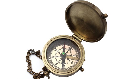 US HANDICRAFTS “Trust in The Lord” Engraved Brass Compass with Wooden Case – Christian Gift for Men, Religious Baptism & Confirmation Gift, Inspirational Graduation & Birthday Present
