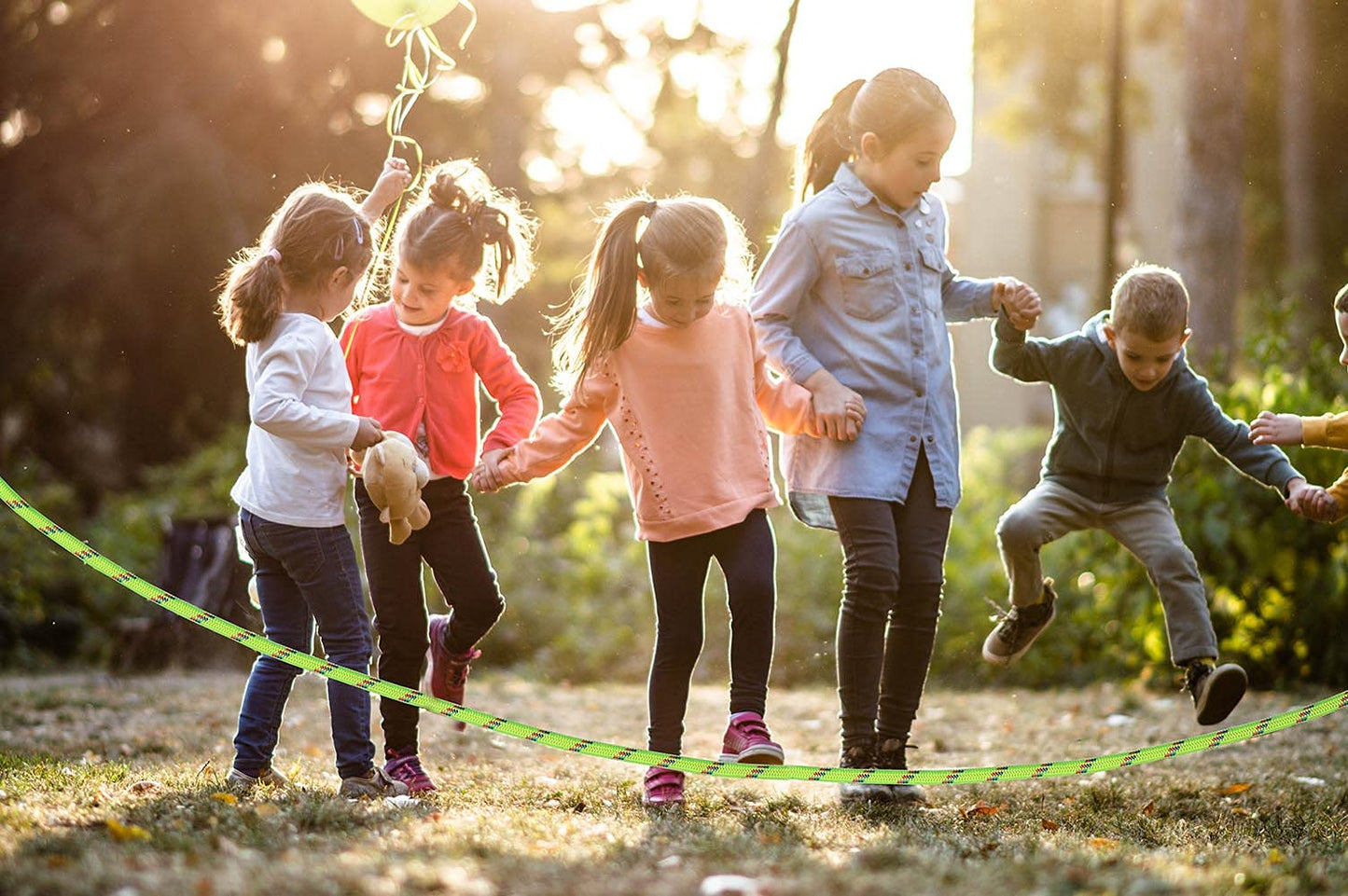 AUMCDIK 16 FT Double Dutch Jump Rope for Kids, Adjustable Long Skipping Rope with Wooden Handle, Multiplayer Team Rainbow Jumping Rope for Girls Boys Outdoor Fitness Green
