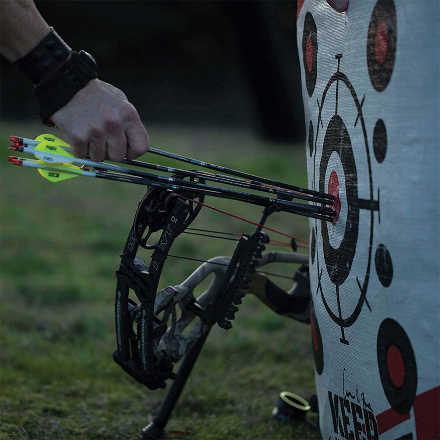 Morrell Outdoor Keep Hammering 54 Pound Adult Field Point Archery Bag Target and HME Products Bowhunting 30 Inch Practice Shooting Bag Target Stand