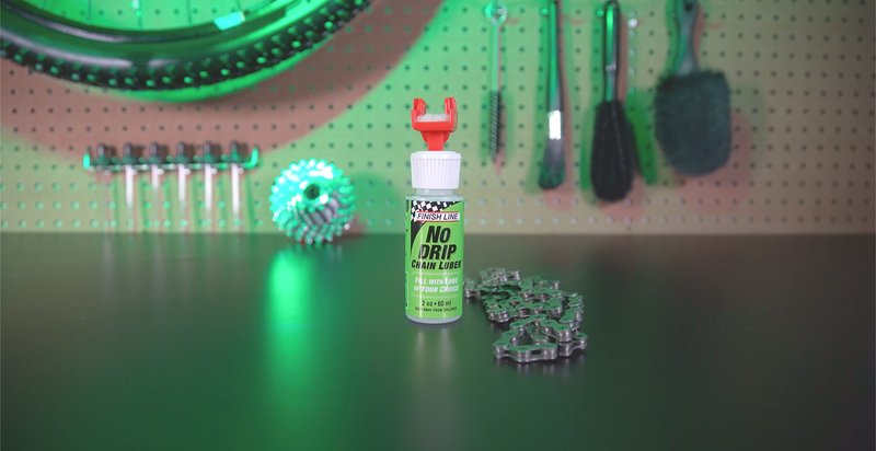 Finish Line No Drip Chain Luber Kit – 4 oz Dry Lube with 2 oz Applicator, Includes Extra Pads & Travel Cap, No Mess, Precise Application