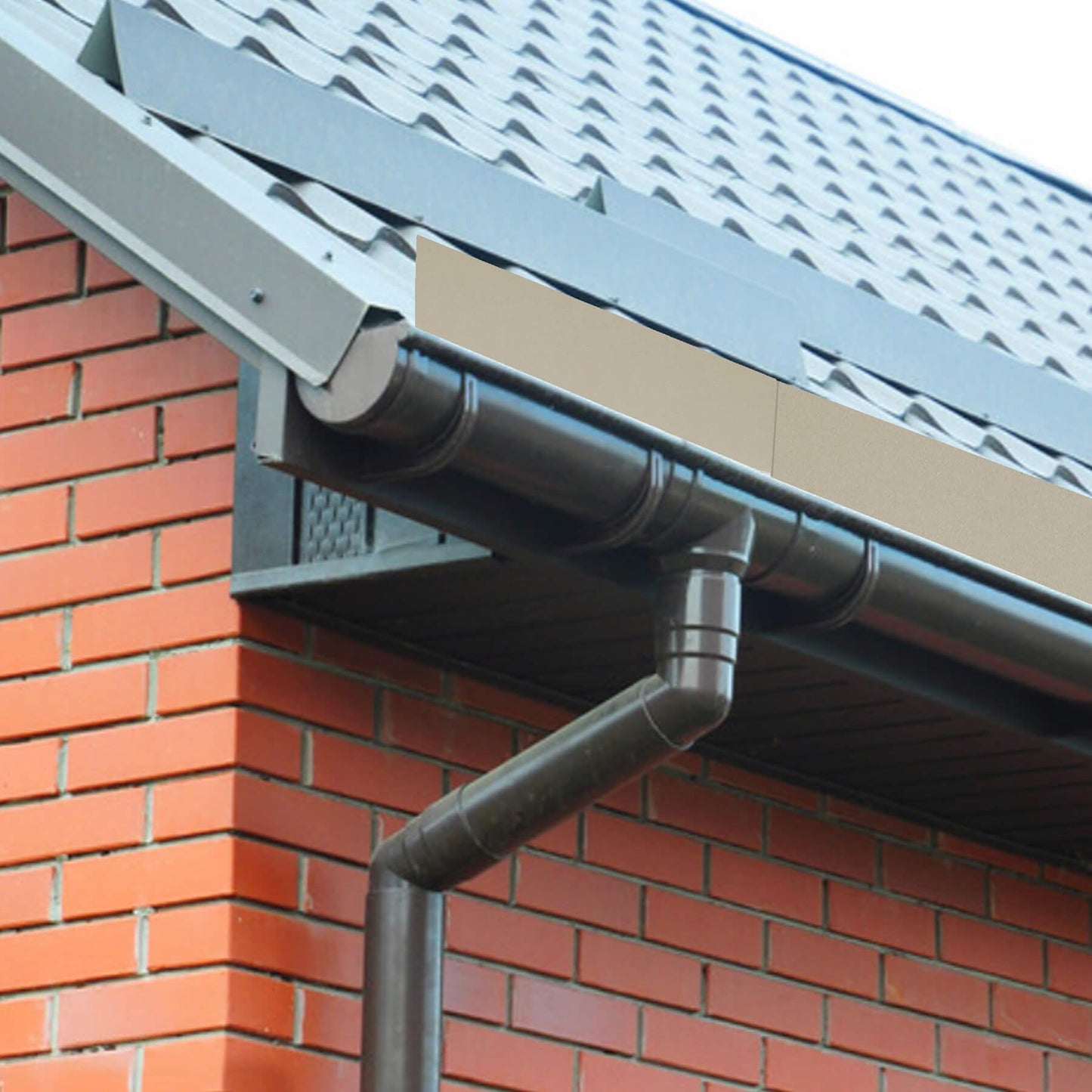 Bueyfolt 2Pcs 13.78" Rain Gutter Valley Splash Guards, Aluminum Gutter Splash Guard Straight & Bent Style 2 in 1, Roof Valley Splash Shield Gutter Guard Corner Bent Valley Splash Guards, Almond