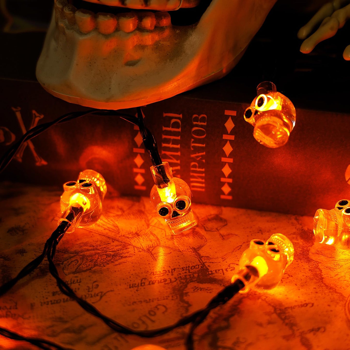 RECESKY 2Pack 20 LED Orange Skull String Lights with Timer - Total 13Ft Battery Powered Halloween String Light - Spooky Lighting for Outside Home Bedroom Dorm Classroom Halloween Decorations