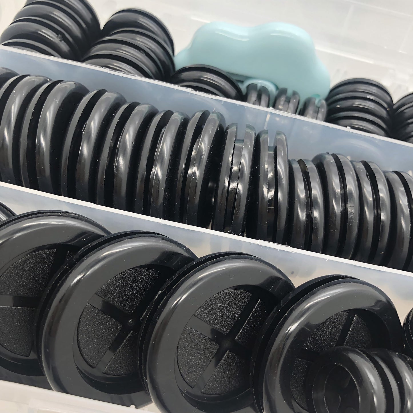 65Pcs Round Rubber Grommets kit 6 Sizes Double Sided Rubber Grommets for Wiring Automotive Rubber Firewall Hole Plug Cable Wire Protection with Retractable Knife(1-1/2" 1-3/16" 1" 7/8" 13/16" 5/8")