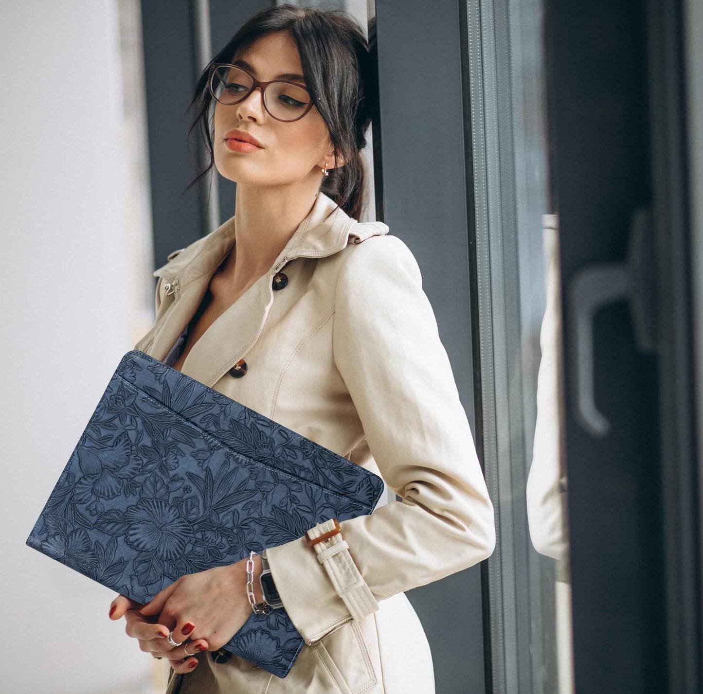 Embossed Vegan Leather Portfolio for Women,Professional Organize Padfolio with A4 Notepad Holder,Professional Business Document Organizer for Women (Blue)