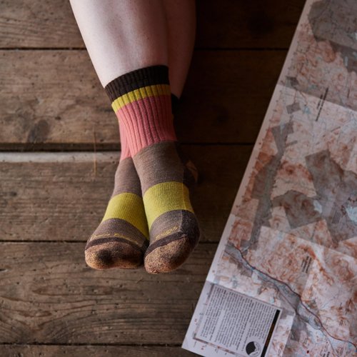 Darn Tough Hiking Socks for Women – Merino Wool Crew Socks, Lightweight and Breathable, Moisture-Wicking Summer Hiking Gear for Women – Clover, Medium
