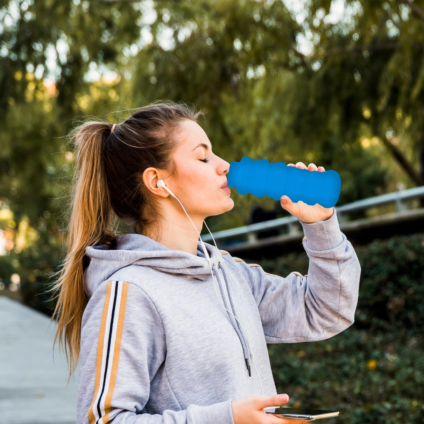 vadoworld Collapsible Water Bottles 17oz, Odorless BPA-Free Silicone, Leak-Proof Foldable Reusable Bottle - Perfect for Travel Sports Gym Hiking Camping Cycling - Light Blue