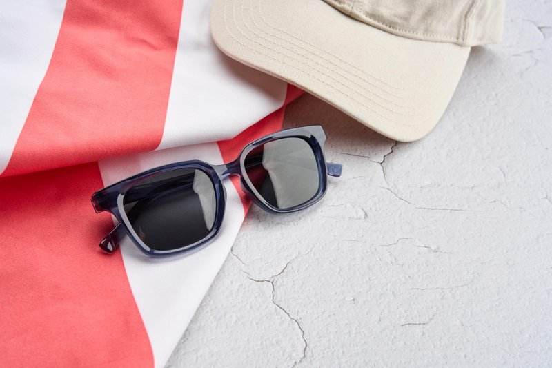 Peepers by PeeperSpecs Ace Bifocal Sun - Blue +2.00