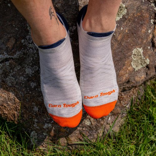 Darn Tough Men's Run No Show Tab Ultra-Lightweight with Cushion - Merino Wool Socks for Running, Ash, X-Large