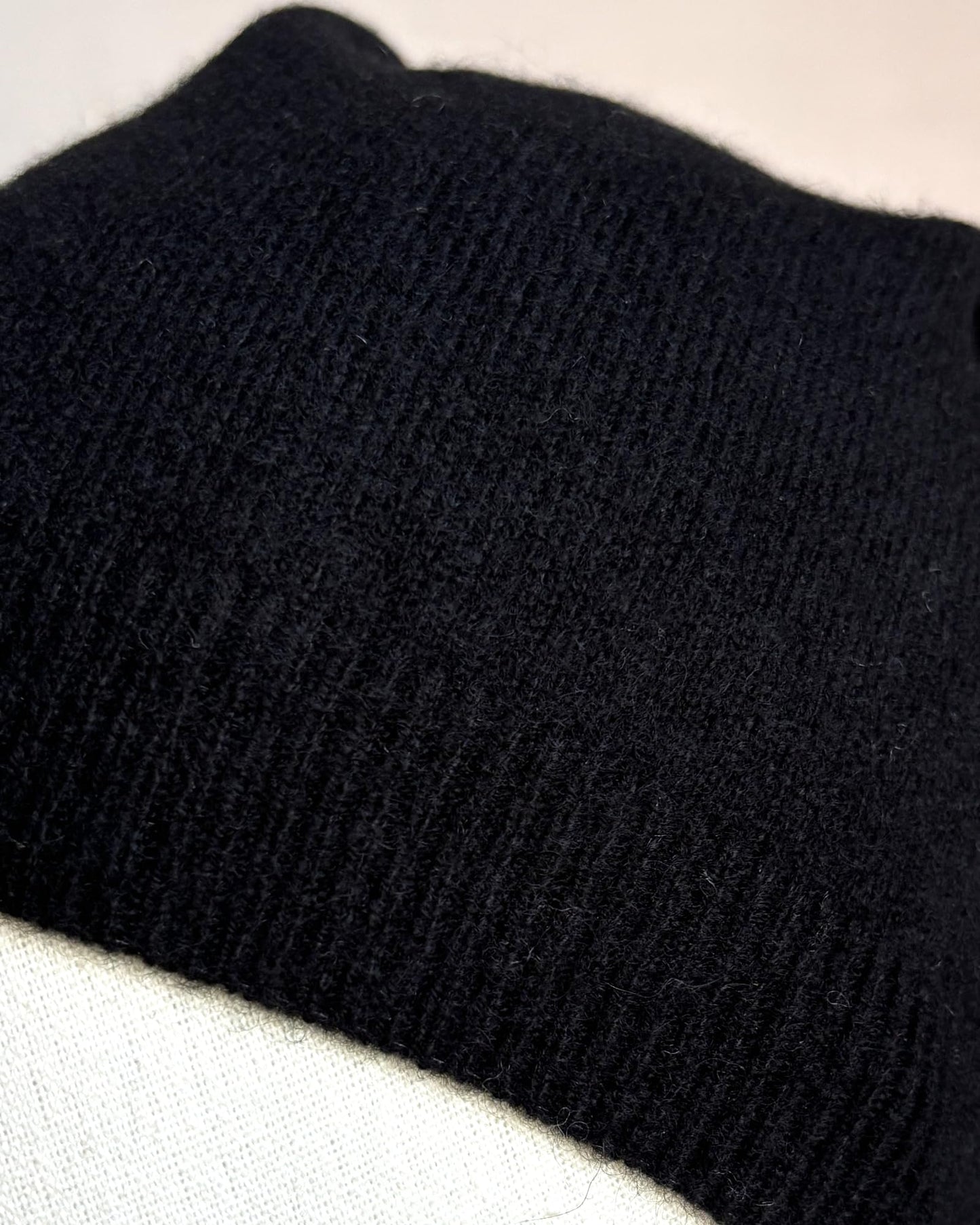 EILIZ 100% Pure Cashmere Beanie Unisex Skull Cap Lightweight Hat (US, Alpha, One Size, Black)