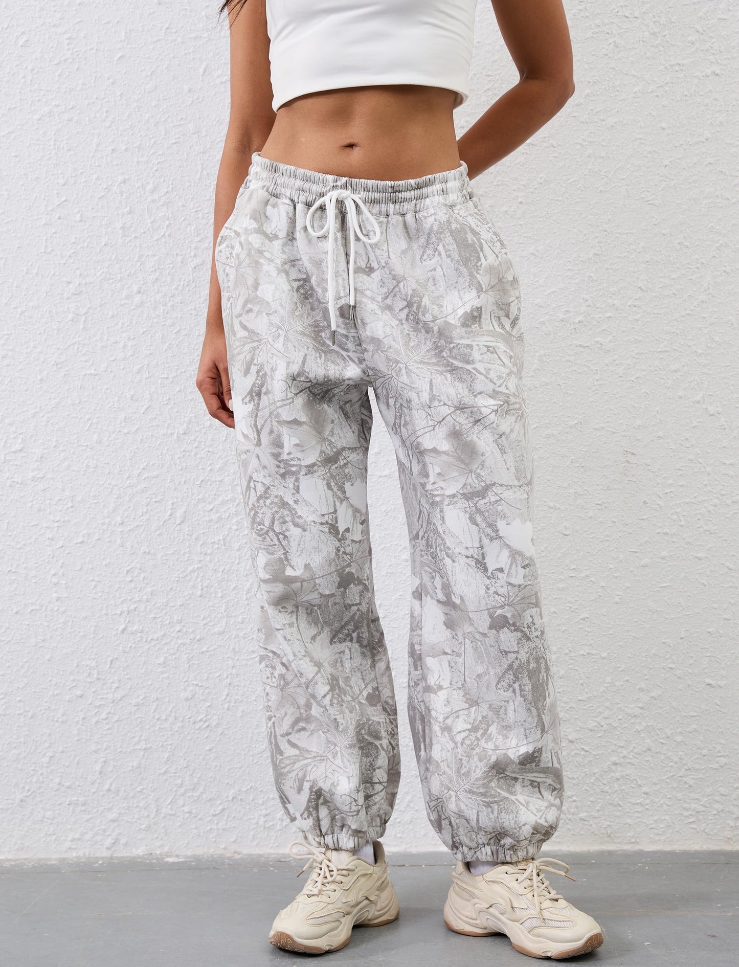 MSBESYOR Casual Camo Sweatpants for Women Baggy Fleece Y2K Camouflage High Waisted Joggers Pants with Pockets Streetwear