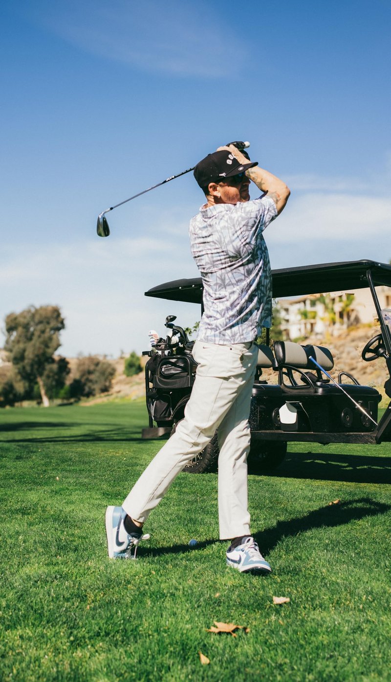 BRIMZ Golf Performance Hat - Tee Holder & Magnetic Brim - Breathable Sweat & Water Resistant Golfing Snapback Cap (Golf - Black)