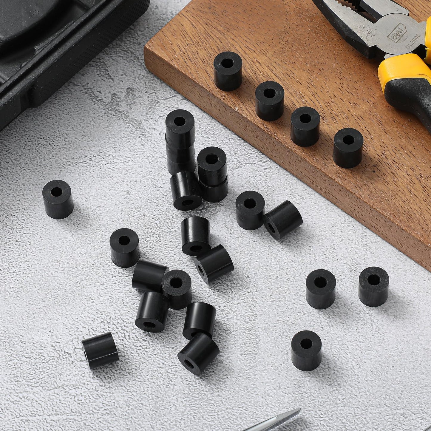 Pasimy 100 Pcs Black Nylon Spacers 1/2 '' Thick, 1/2 '' OD 0.194 '' ID Round Rubber Plastic Washers Electrical Outlet Screw Spacers for Robotics Electrical Screws, Switch and Receptacle