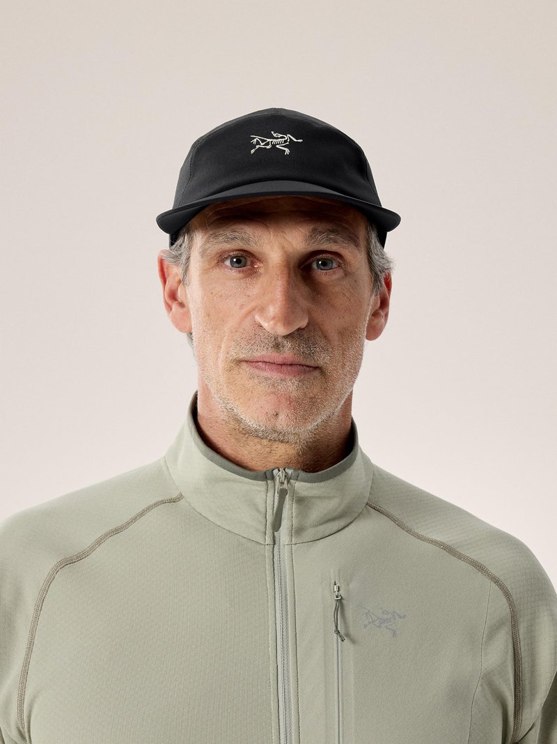 Arc'teryx Gamma 5 Panel Cap | Softshell Cap for Sun (and Rain) Coverage | Black/Arctic Silk, Large X-Large