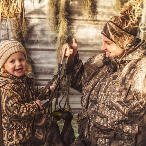 Drake Waterfowl Heavy Load Game Tote | Hunting Versatile Durable Waterfowl Hands-Free Game Carrier with Waist Strap | 12 Game Straps with Slip Rings - for Duck, Goose or Turkeys, Mossy Oak Bottomland