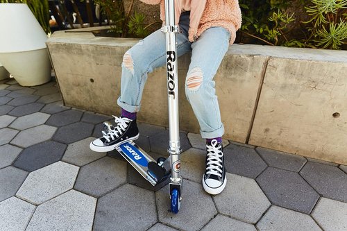 Hurtle Kids Scooter - Foldable 3-Wheel Kick Scooter with Adjustable Height & Flashing Lights | For Ages 1-12