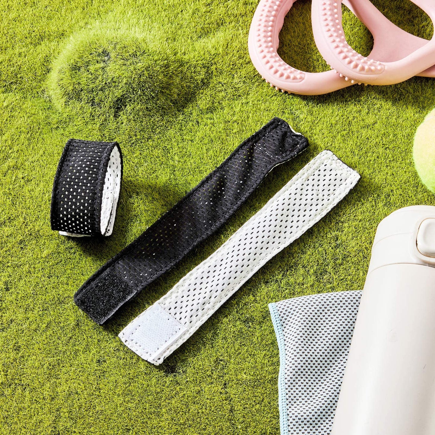 Amylove 24 Count Softball Sleeve Holders Jersey Sleeve Ties with Hook and Loop Fasteners Straps for Shirts Scrunchies for T-shirts Soccer Baseball Sports Activities (Black,White)