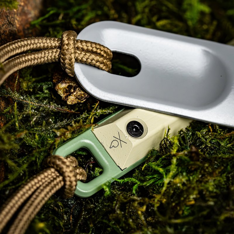 überleben | Hexå PRO Ferro Rod Fire Starter Survival Tool – Up to 26,000 Strikes, 1/2" Thick Hexagon Fire Steel with Striker & Lanyard – Waterproof Camping Essentials (Standard Black)