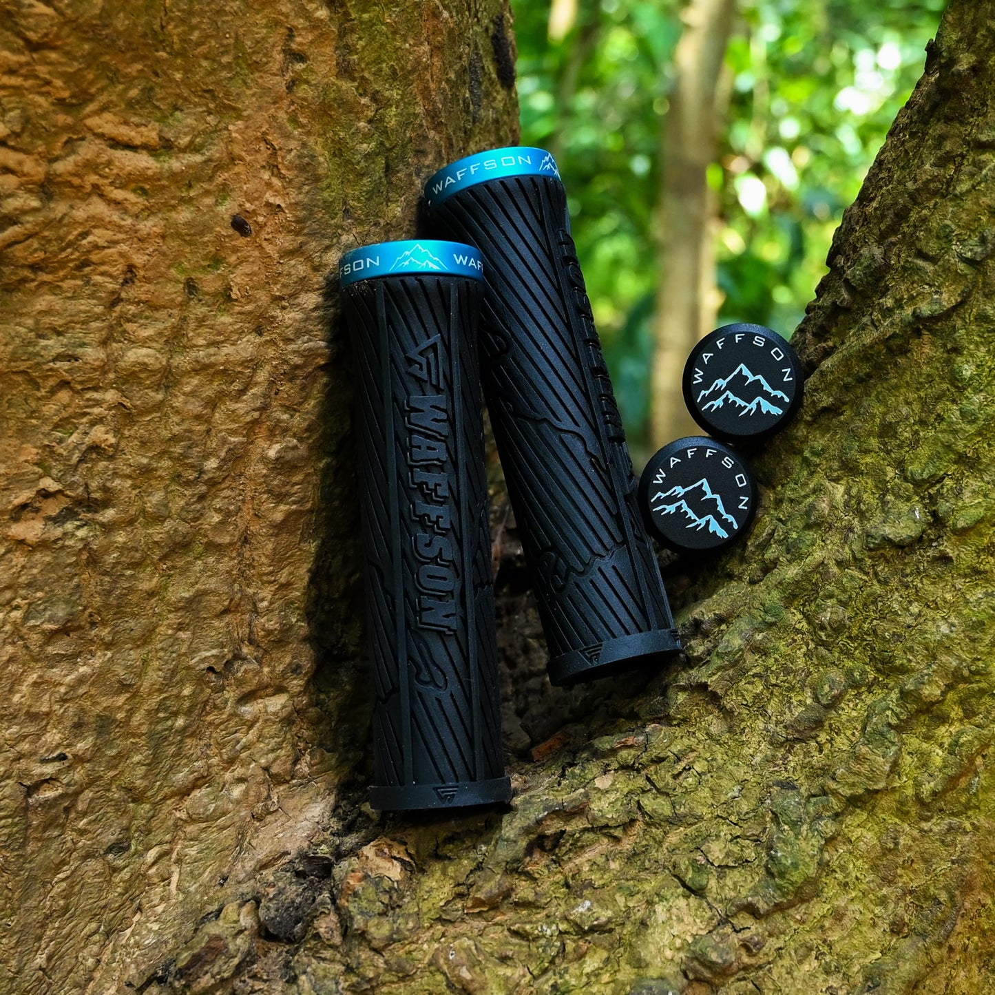 WFS 22mm World Map MTB Lock-on Grips–Single Clamp Ergonomic Anti-Slip Mountain Bike Handlebar Grips – Comfort Vibration Dampening for Trail, Enduro, Downhill–Black