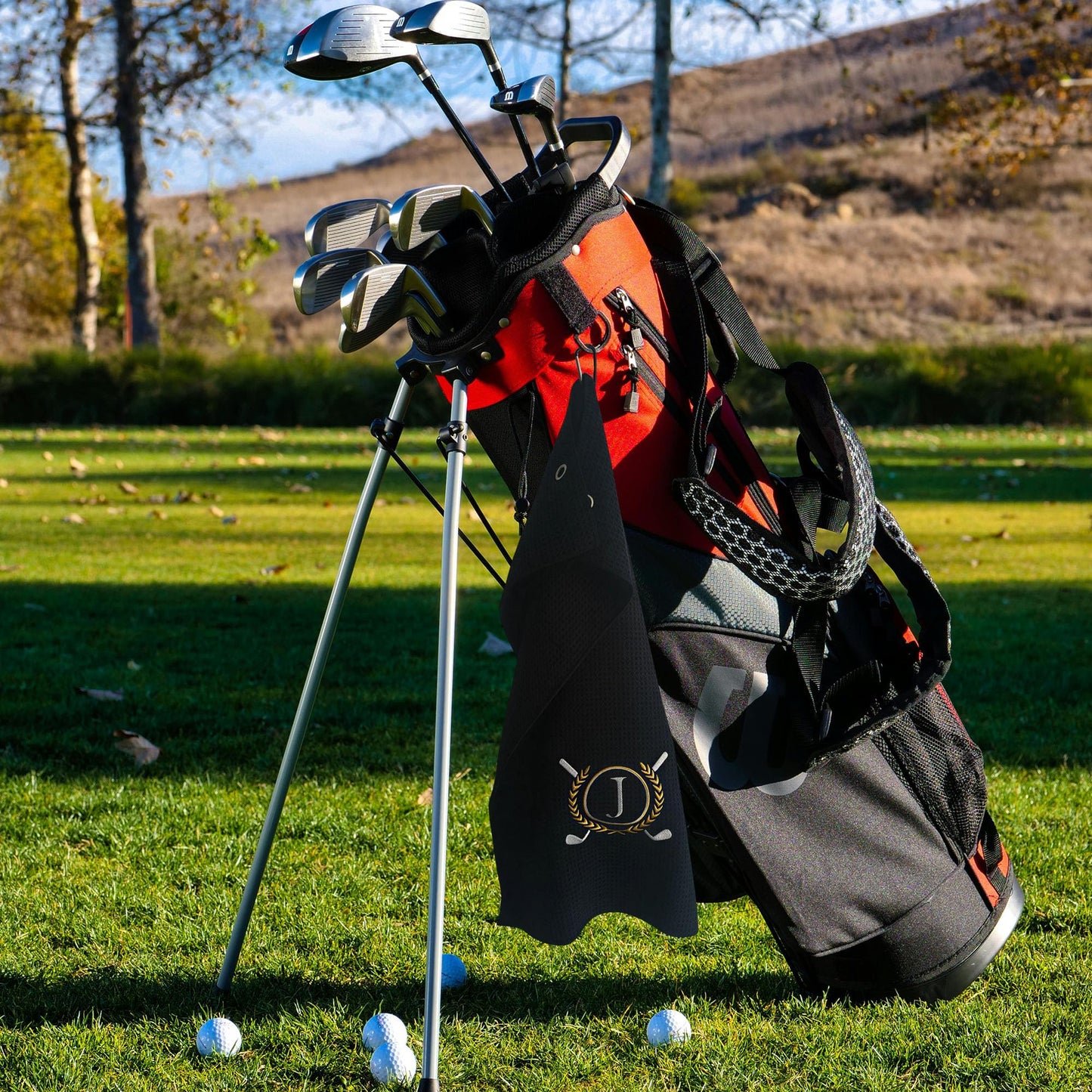 YLXLLSM Personalized Golf Towels for Golf Bags for Men, Funny Custom Letter J Embroidered Golf Towel with Clip Club Brush Groove Cleaner, Monogrammed Golf Towel Accessories Gift for Men Golfer Black