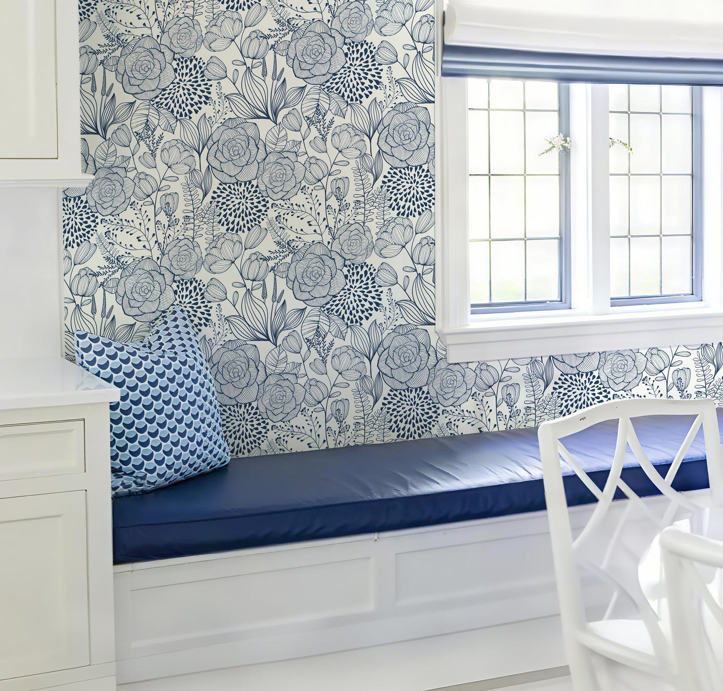 Wudnaye Navy Blue Floral Peel and Stick Wallpaper Blue and White Wallpaper 16.9"×118" Navy Floral Stick and Peel Wall Paper Flowers Contact Paper Self Adhesive Removable Waterproof for Bathroom Decor