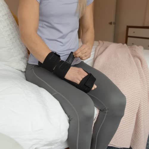 BraceAbility Soft Resting Hand Splint - Medium Right Hand Immobilizer for Finger Contractures, Post-Surgery Recovery