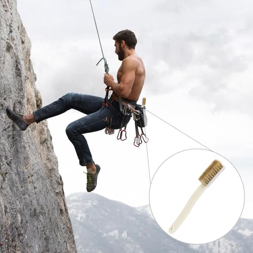 Bouldering Brush with Boar's Hair Bristles and Long Handle
