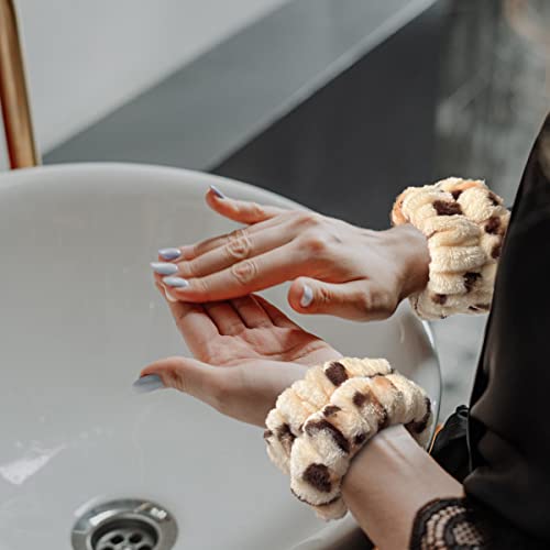 Microfiber Wrist Washbands for Washing Face - 2 Pairs, Camel & Leopard Print