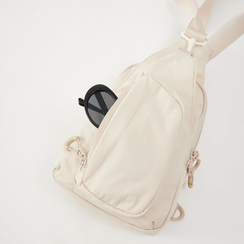 VAKAER Small Sling Bag for Women, Crossbody Bag with Adjustable Straps, Lightweight Chest Bag Daypack for Travel Hiking (Beige)