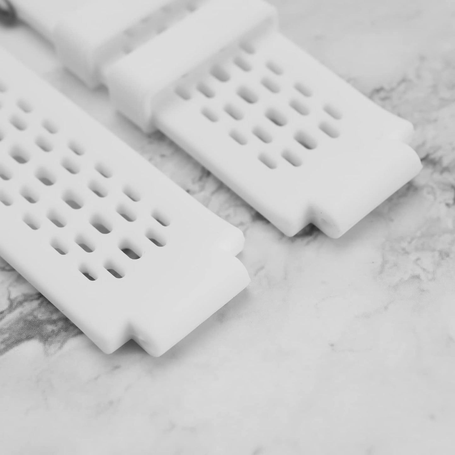 SING F LTD Silicone Watch Strap Compatible with Garmin Approach S2 /S4 Activity Trackers Quick Release Watch Band Replacement Wristband Bracelet White