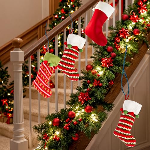 50pcs Christmas Garland Ties Green Banister Twist Ties Flexible Self Locking Nylon Strap 15.7Inch Adjustable Garland Hanger Decorative Holiday Wreath Hanger for Christmas Lights Wreath Making Stairway