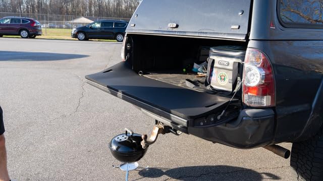 Ergonomic Tailgate Mat - Foam Cushion for Comfort & Water Resistance