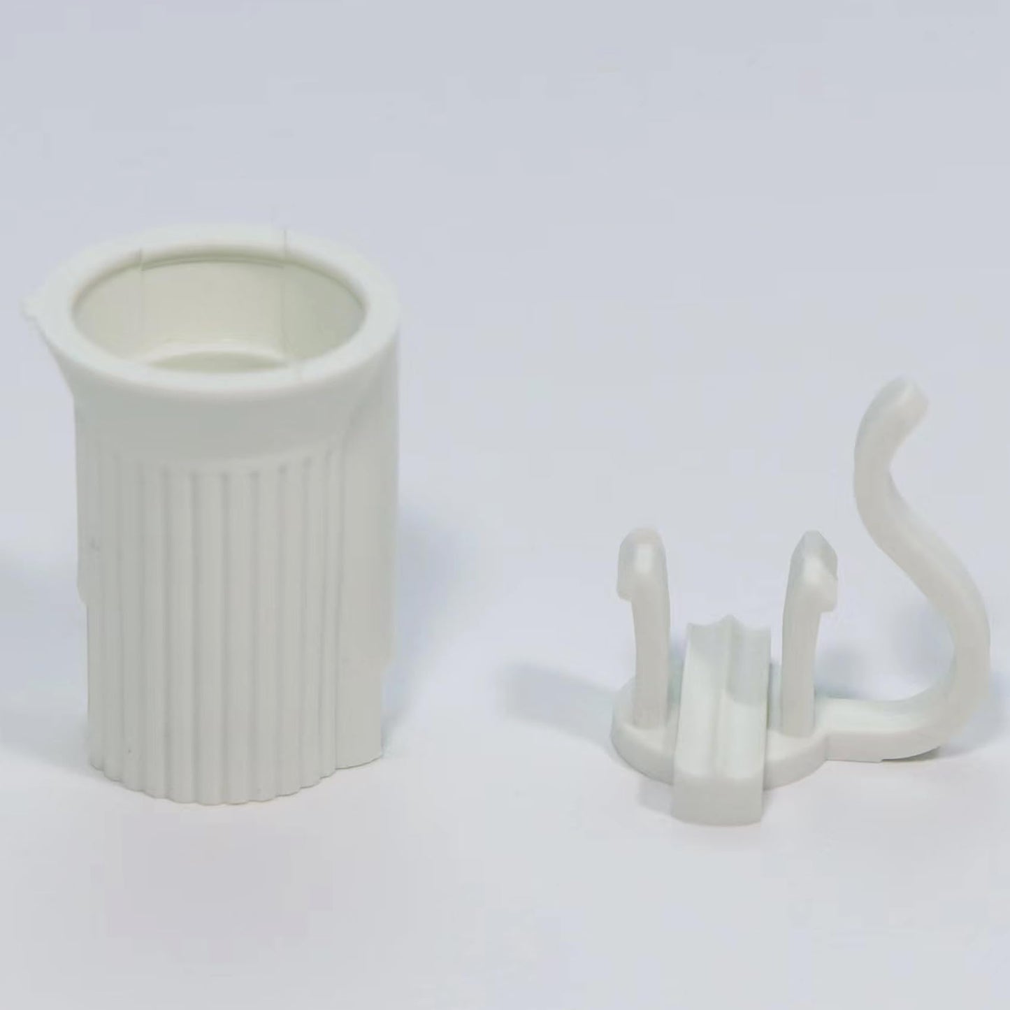 Encoidoz 25PCS C7 E12 Replacement Bulb Sockets & 1PC Vampire Plugs & 1 Wire Connector, C7 White Light Socket SPT-1 Christmas String Light Replacement Lamp Holder(E12, White, SPT-1)