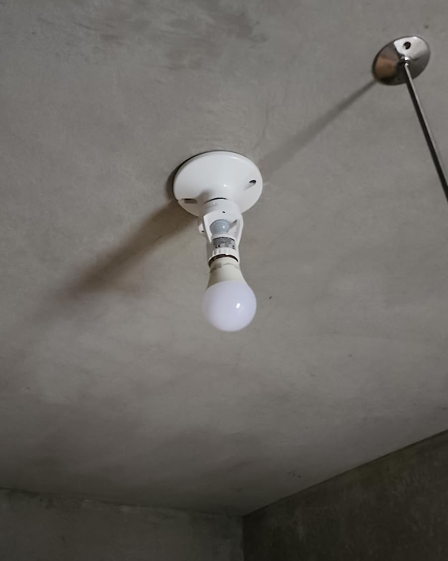 Infrared Motion Sensor Light Socket – E26 E27 Screw in Adapter for Automatic Light Control, Easy Install and Adjustable Duration – Ideal for Outdoor Indoor Garage Light, for Basement (1)