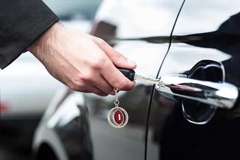 360° Spinning Football Pendant Keychain - Durable Metal Rugby Key Ring