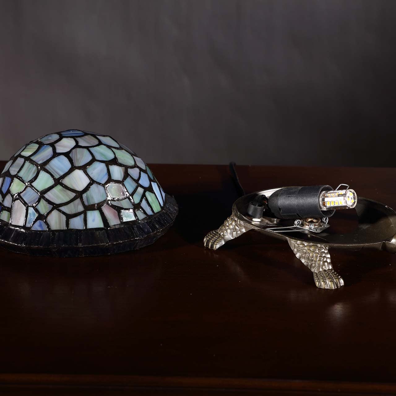Bieye L10400 Tortoise Tiffany Style Stained Glass Accent Table Lamp Night Light for Bedside Living Room (Blue)