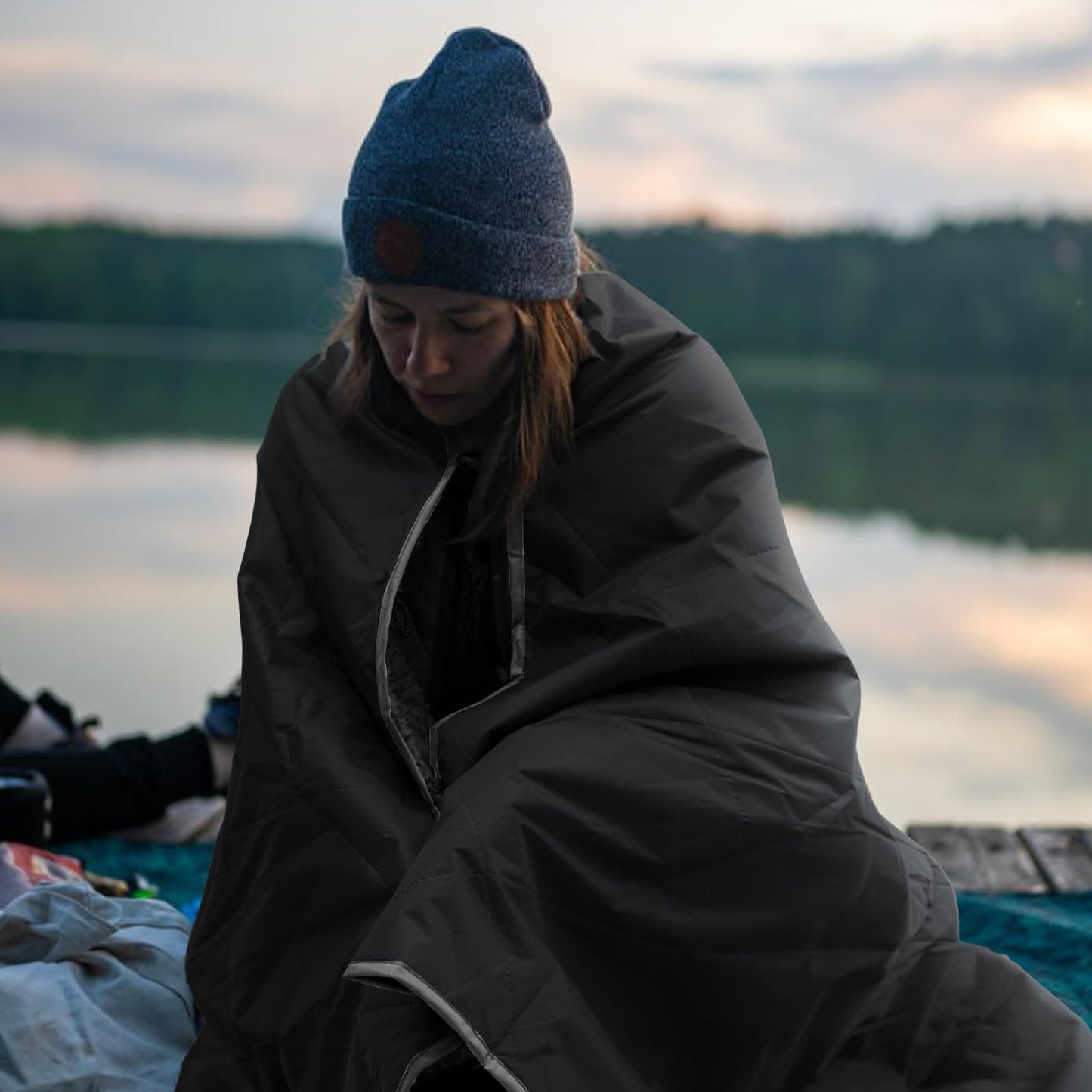 KawaGebo Kamp Sherpa Warm Outdoor Camping Blanket - Waterproof Stadium Blanket for Cold Weather, Camp, Sports Mom and Concert - Camping Quilt 80" X 58" (Black)