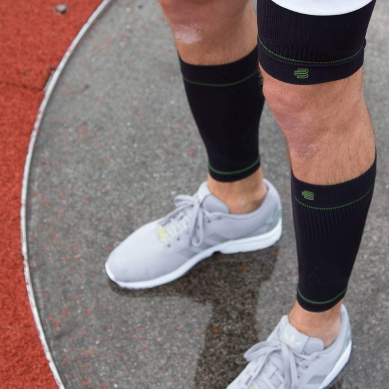 Bauerfeind Sports Compression Upper Leg Sleeves (1 Pair) (Black, Medium/Short)