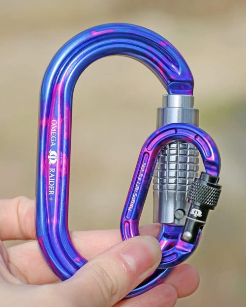 Omega Pacific Micro Raider – Mini Aluminum Keylock Screw-Lok Carabiner for Throwline, Gear Mounting, and Non-PPE Use – Oval Shape, 4kN Strength, Lightweight Accessory Connector - Red