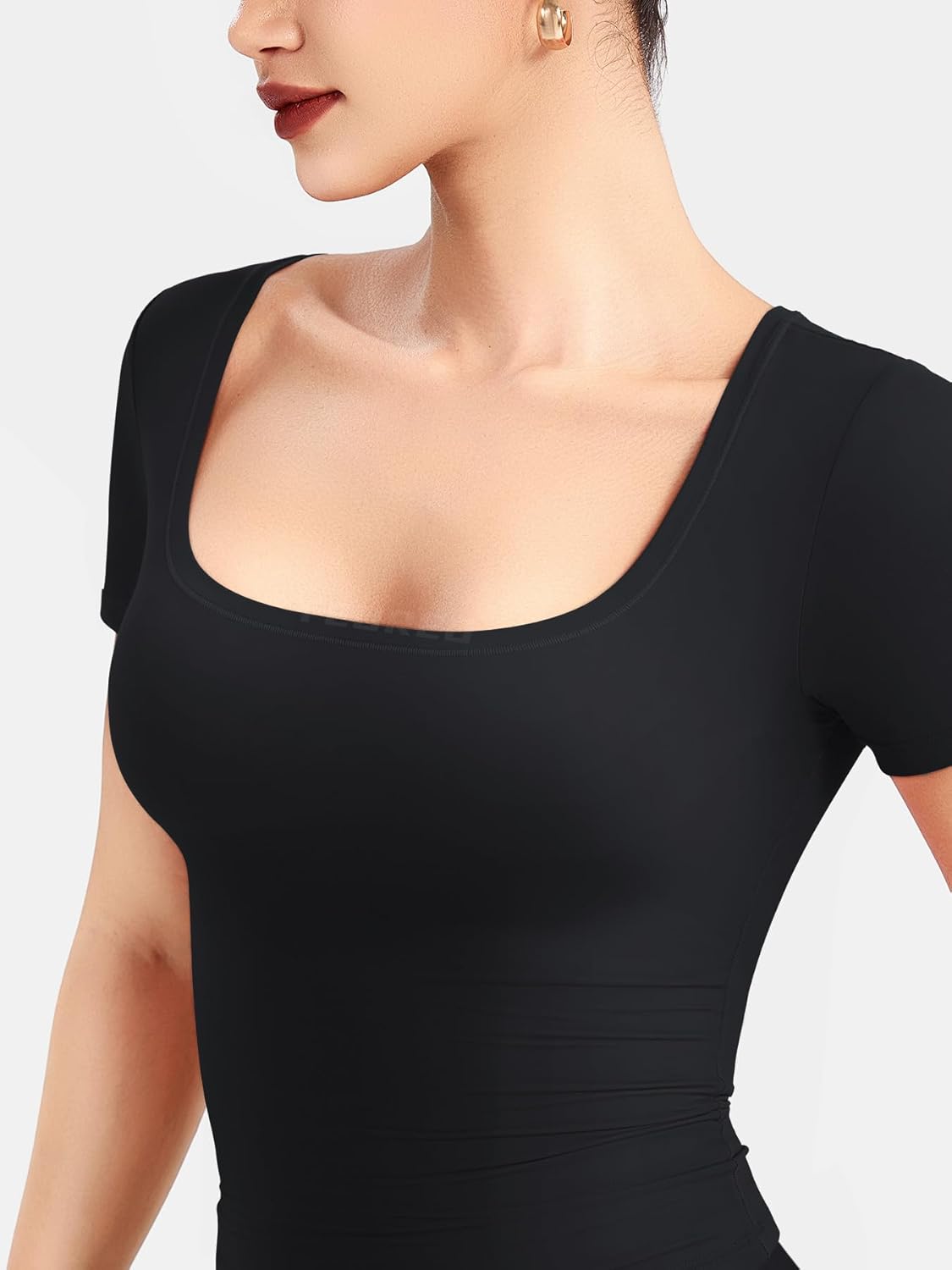 YEOREO Women's Slim Fit Scoop Neck Crop Top - Short Sleeve Double Lined T-Shirt in Black, Size L