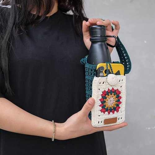 Macrame Water Bottle Holder – Adjustable Crossbody Carrier with Phone Pocket – Handmade Boho Water Bottle Bag for Walking, Hiking, Camping, Travel – Eco-Friendly Cotton with Long Strap