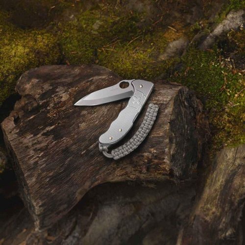 Victorinox Hunter Pro Alox Large Pocket Knife with Lock Blade and Lanyard Hole - Silver