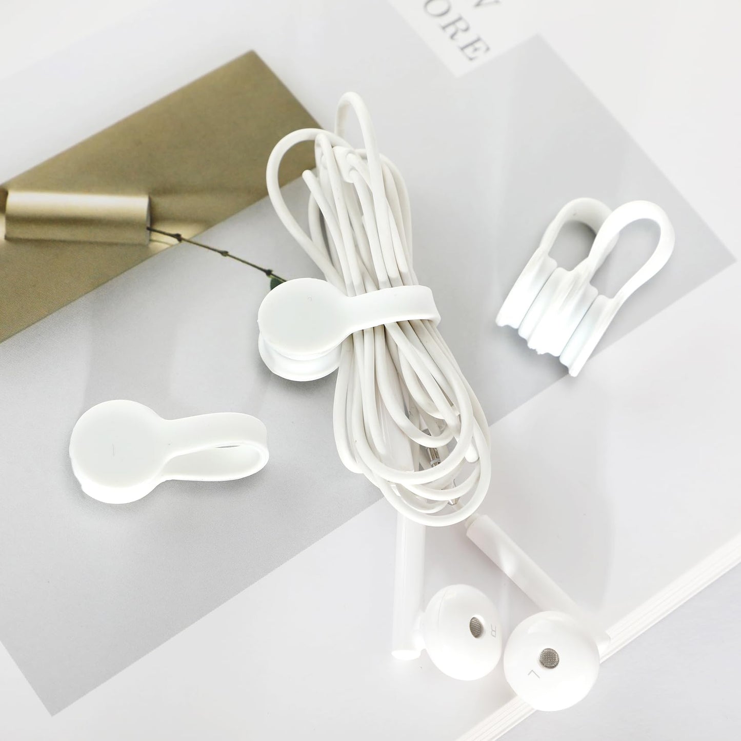 Xuuza Silicone Magnetic Cable Ties, Reusable Cord Ties Twist Ties Wire Management For USB Charging Wires, Light Duty Cables Organizer, Fridge Magnets, Storage Or Travel (10-Pack, White)