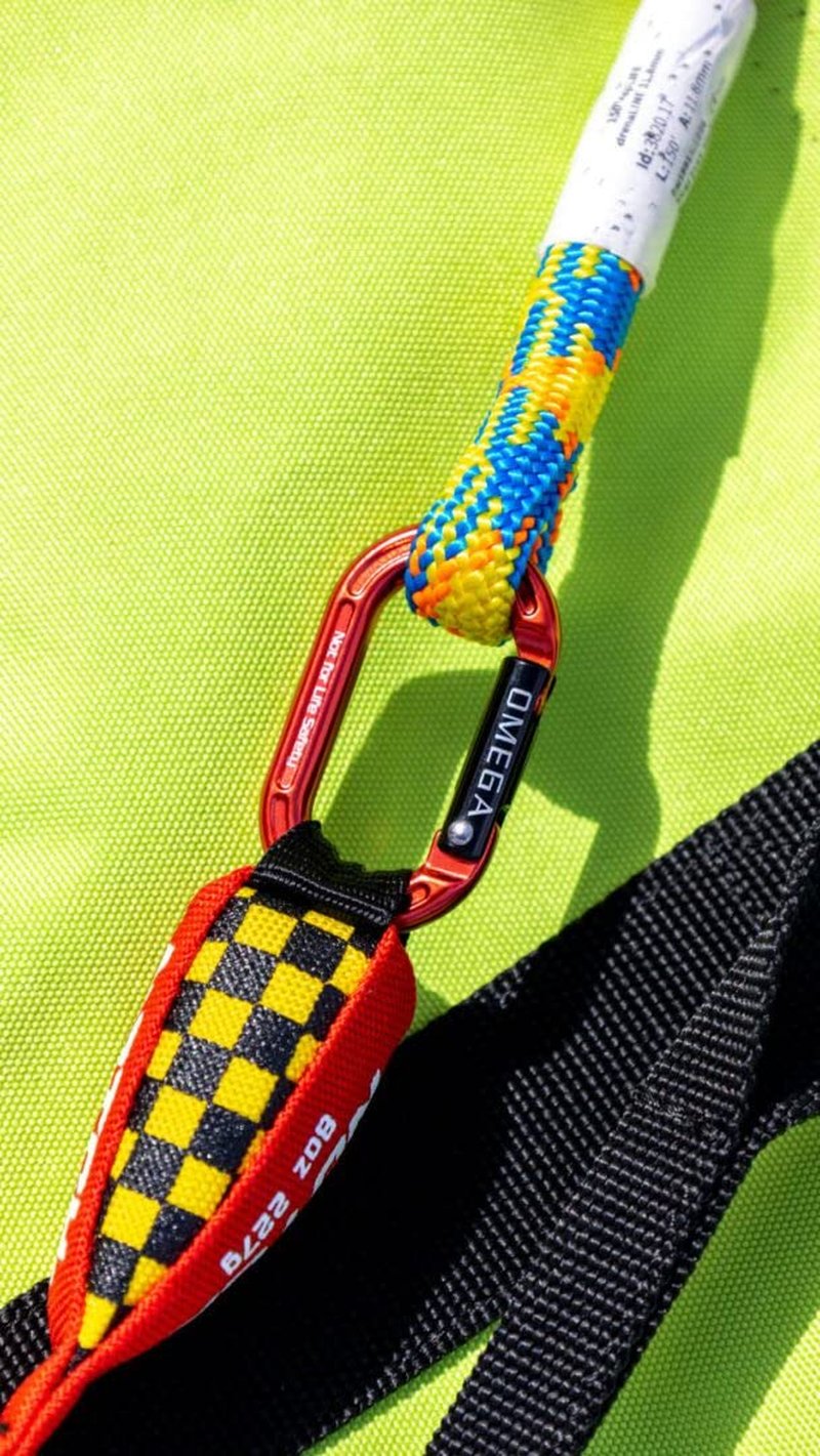 Omega Pacific Micro Raider Aluminum Carabiner - Compact Accessory Connector with Keylock Straightgate, 12g Lightweight Design, 0.5-Inch Gate Opening, Non-PPE Climbing Gear (Red)
